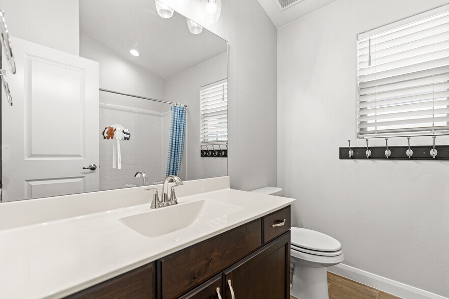 Building Photo - 559 S Ascend Dr