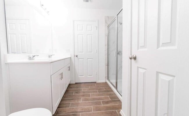 Building Photo - 1625 Brimhurst Dr