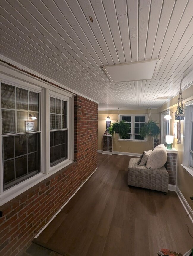 Building Photo - Avialable July 2026! 4 bedroom 2 bath hous...