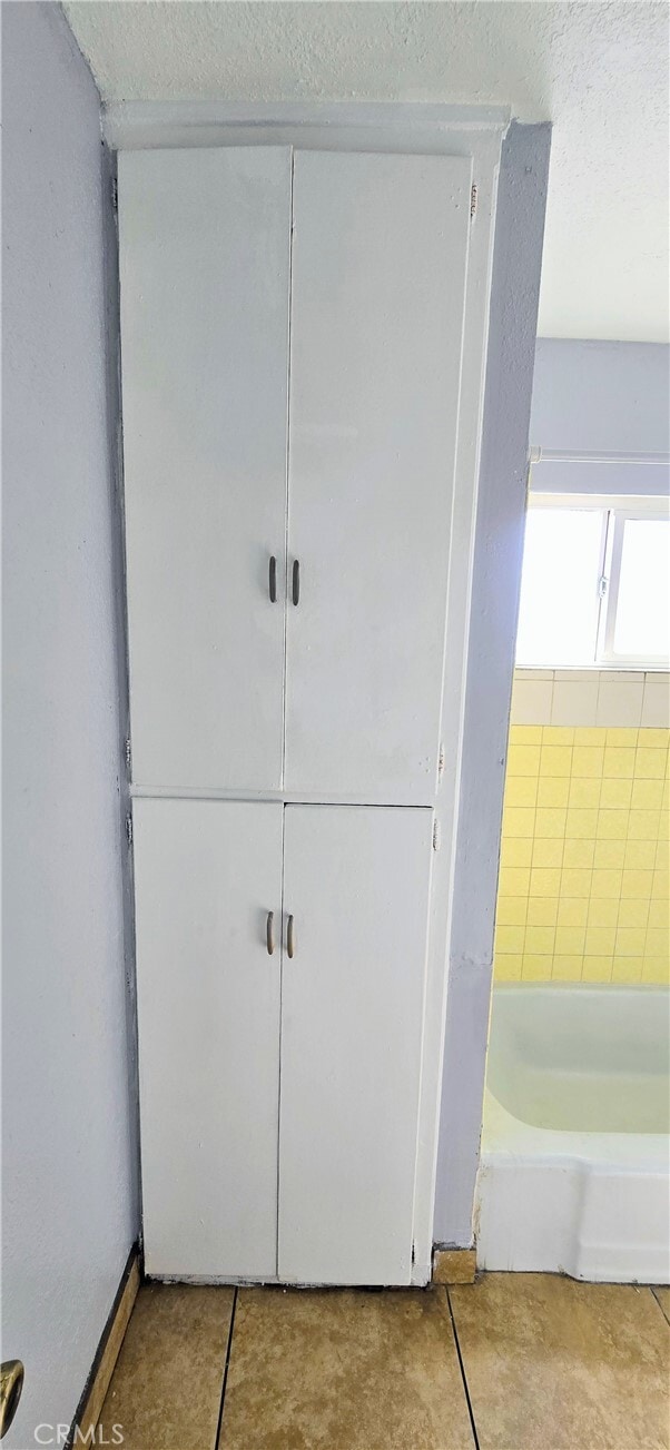 Building Photo - 1342 E 77th Pl