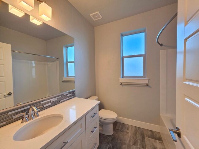 Building Photo - 584 Thebes St