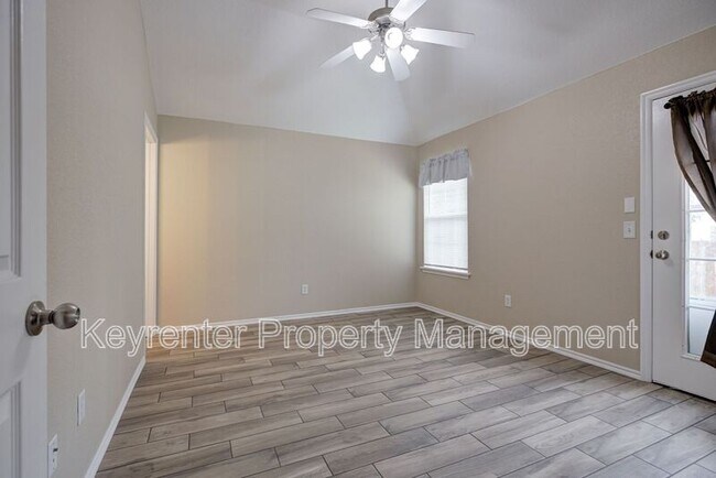 Building Photo - 932 Beaumont Square