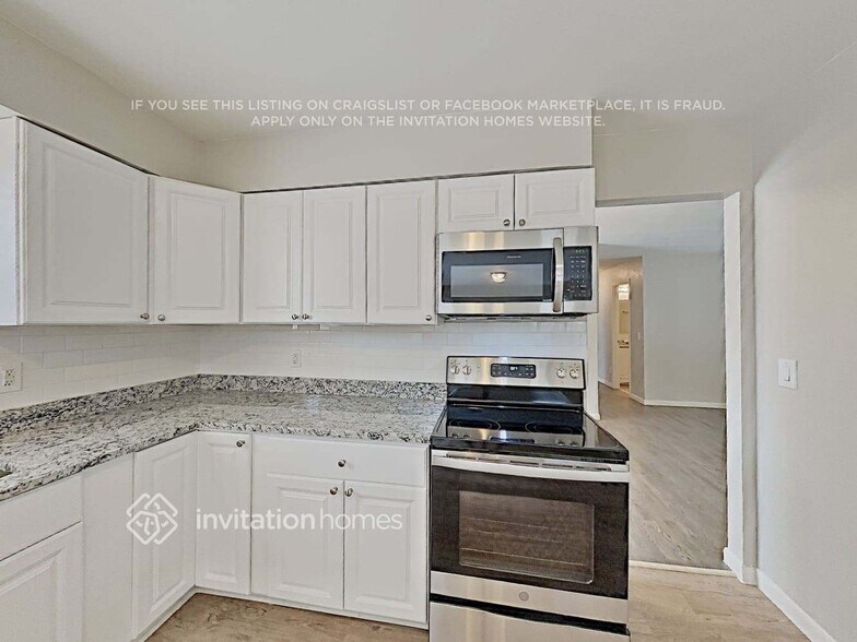 Building Photo - 10641 W 102nd Pl