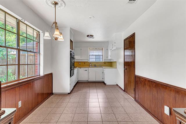 Building Photo - 403 Daisy Dr