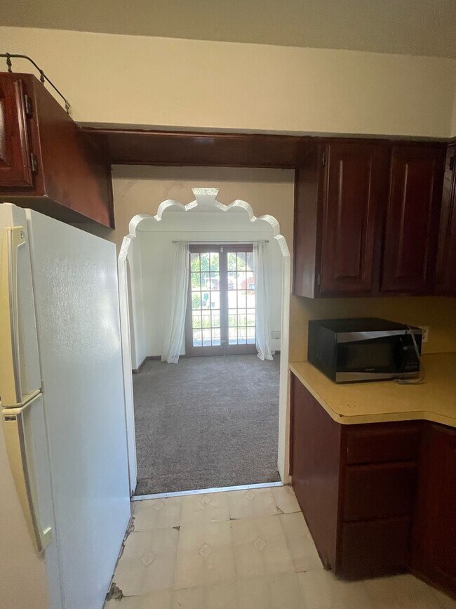 Building Photo - Swan Street Triplex