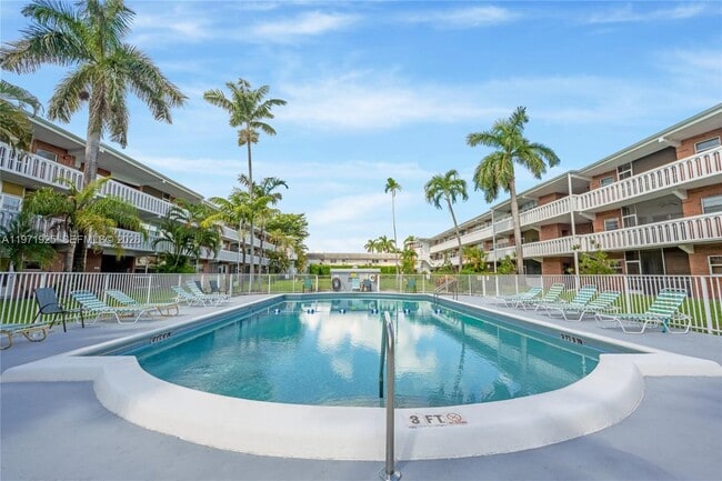 Building Photo - 141 NE 10th Ave