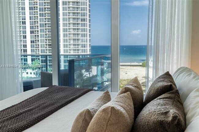 Building Photo - 17550 Collins Ave