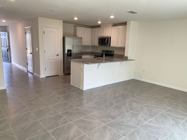 Building Photo - 3 Bedroom 2.5 Bath Townhouse in Harmony We...