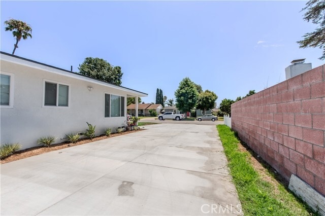 Building Photo - 11085 Iris Dr