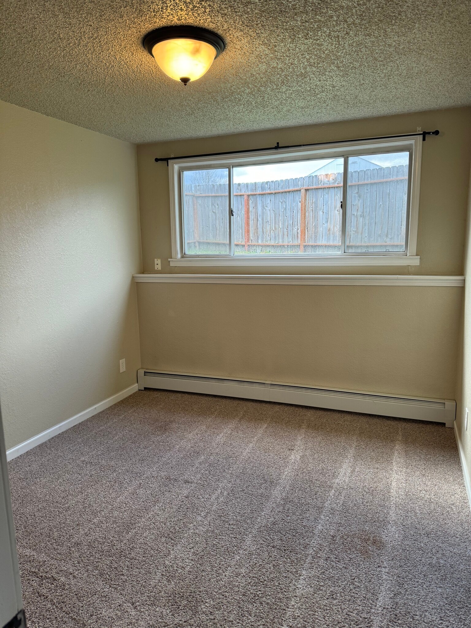 Building Photo - 16943 Hanson Dr