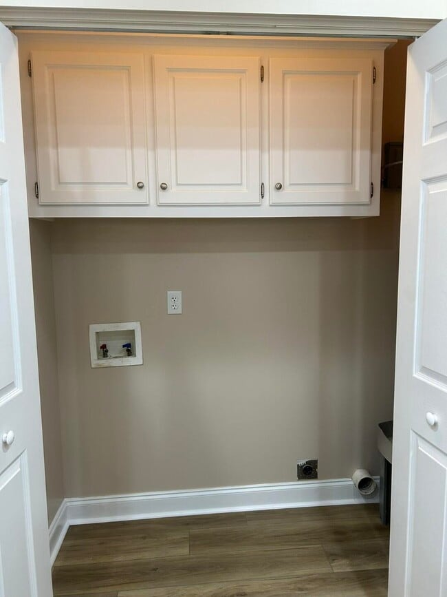 Building Photo - 3421 Beacon Dr