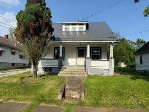 Building Photo - 210 Perry St