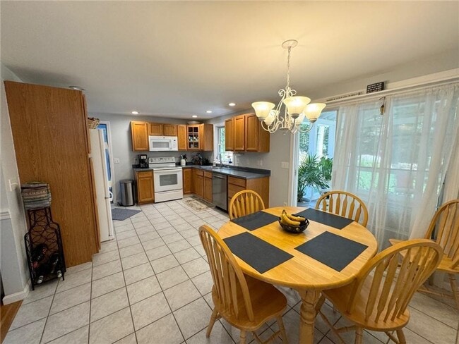 Building Photo - 8 Healey Brook Dr