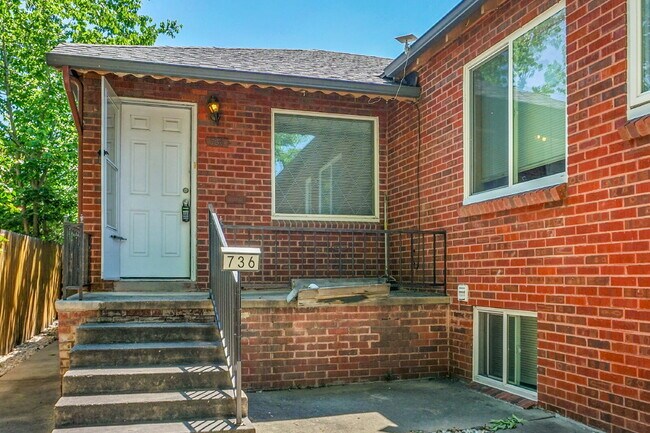 Building Photo - $2,695.00 - 3 Beds, 2 Bath, Duplex in Denv...