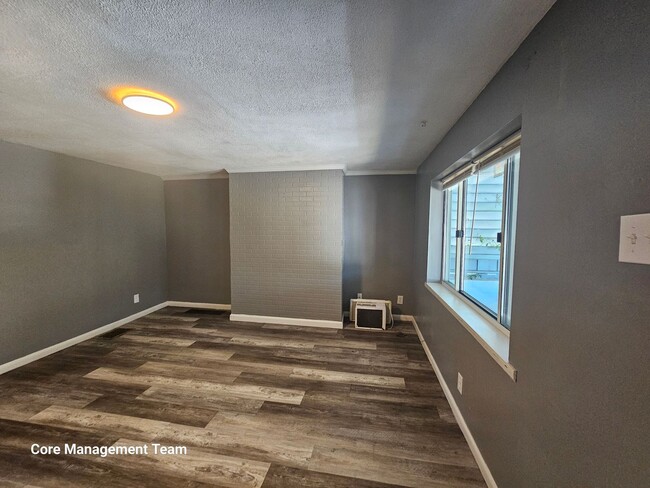 Building Photo - 2 bedroom 1 bath house for rent in West Mifflin