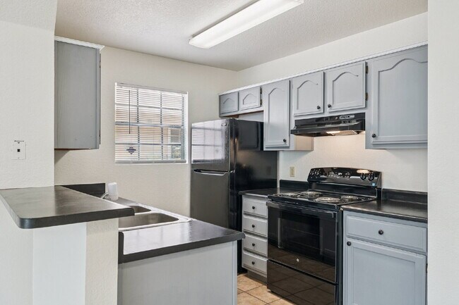 Building Photo - 2BR/1BA Townhome, Broadway & Alma School