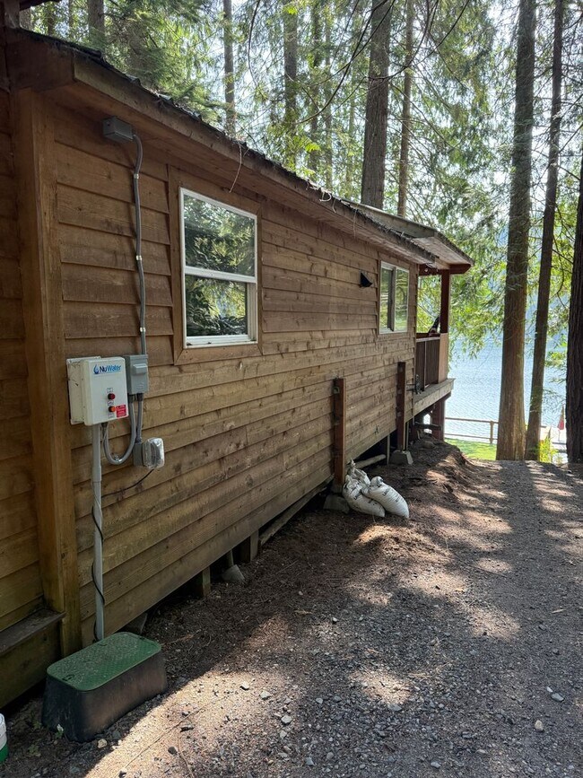 Building Photo - Private Lakefront Cabin for Rent