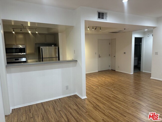 Building Photo - 8614 Burton Wy