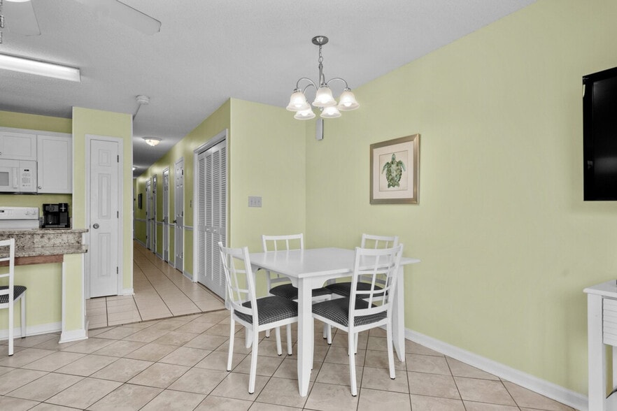 Building Photo - 1639 Sedgefield Dr