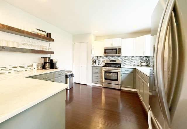 Building Photo - 847 NE Cimeron Ct