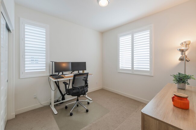 Building Photo - Newer townhome rental located in the gated One Seven Eight community!