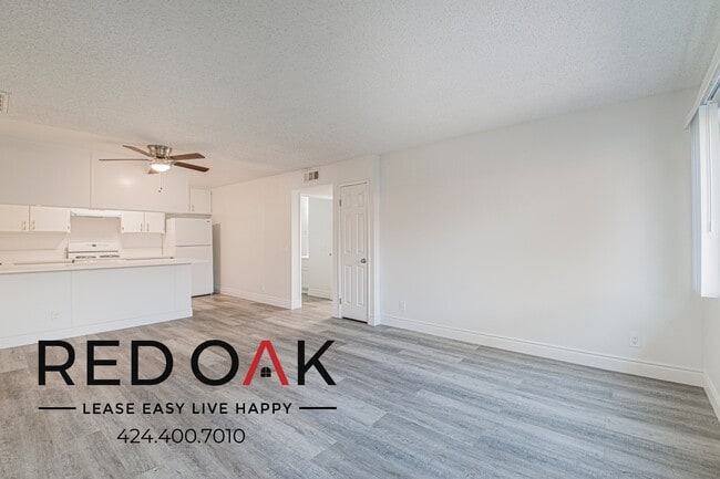 Building Photo - 10133 Pinewood Ave