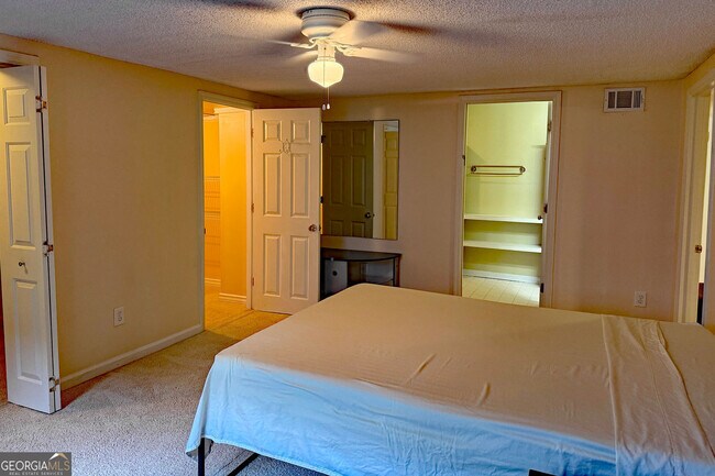 Building Photo - 3550 River Trace Dr