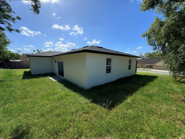 Building Photo - 15229 SW 39th Cir