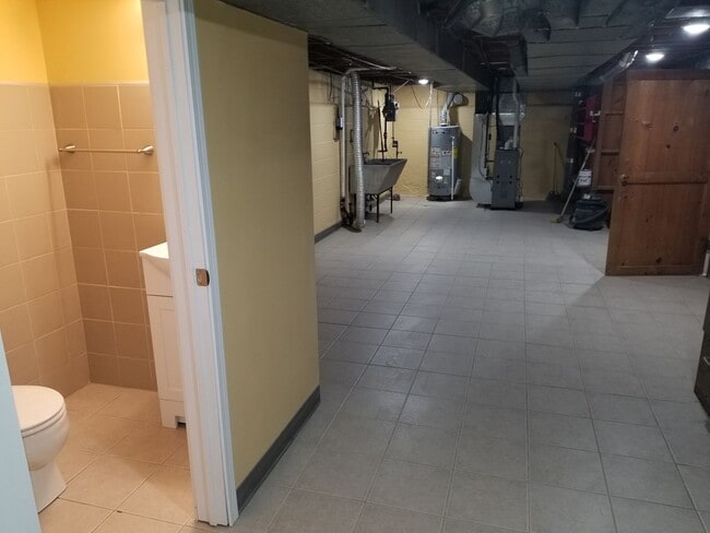 Building Photo - Gorgeous, Fully Upgraded/Renovated from to...