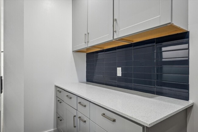 Building Photo - 329 S 2nd St