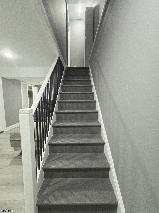 Building Photo - 14 Chelsea Way