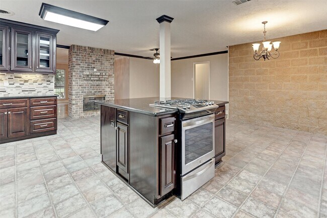 Building Photo - 4315 Woodvalley Dr
