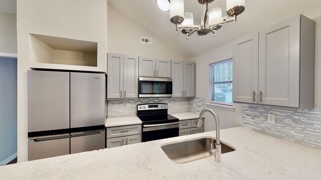 Building Photo - 5012 Glenview Ct