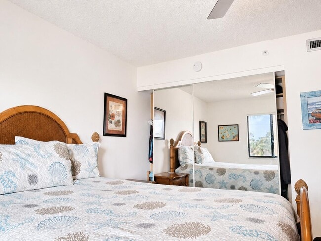 Building Photo - 1201 Seafarer Cir
