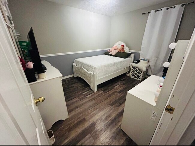 Building Photo - 4060 W Mesa St