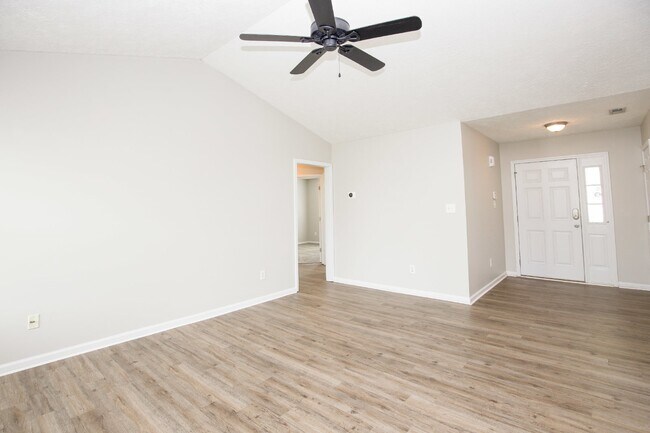 Building Photo - Charming 3 Bed, 2 Bath Rental Home in Raeford, NC - Don't Miss Out!