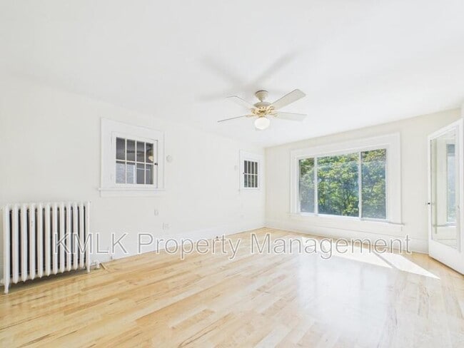 Building Photo - 137 Conger Ave