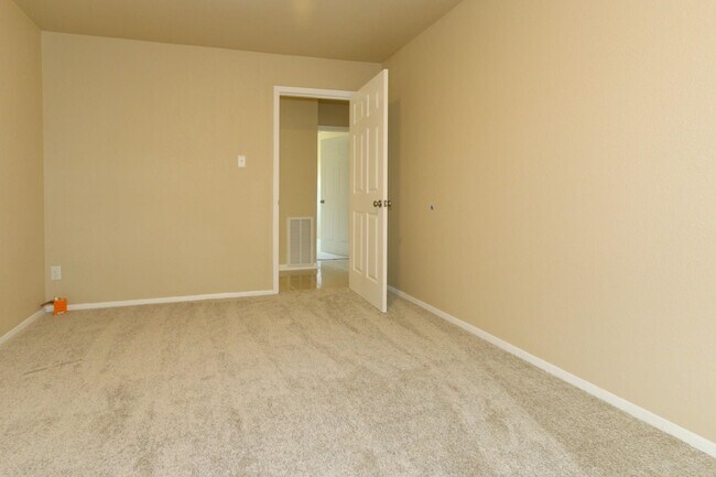 Building Photo - 7626 Troulon Dr