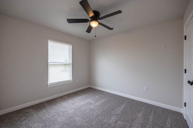 Building Photo - 361 SE 95th Rd