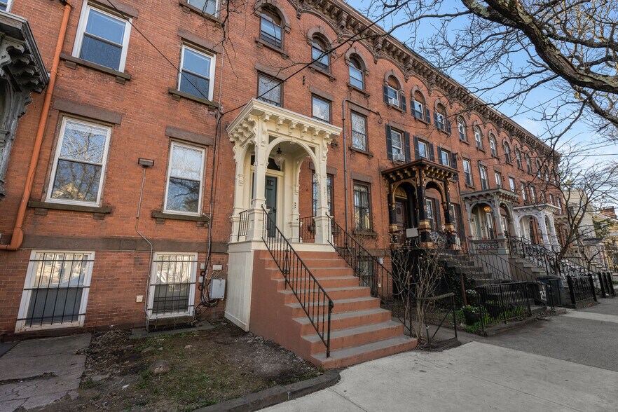 Building Photo - 275 Dwight St