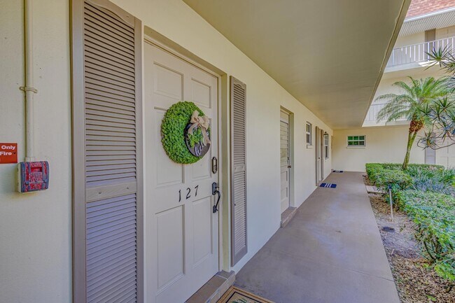 Building Photo - 5560 Tamberlane Cir