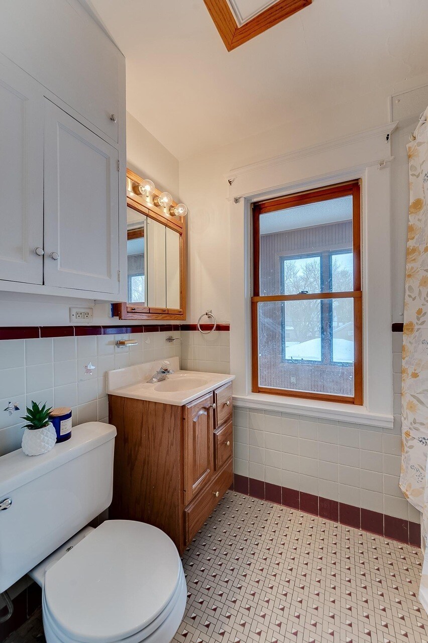 Building Photo - 233 7th Ave S