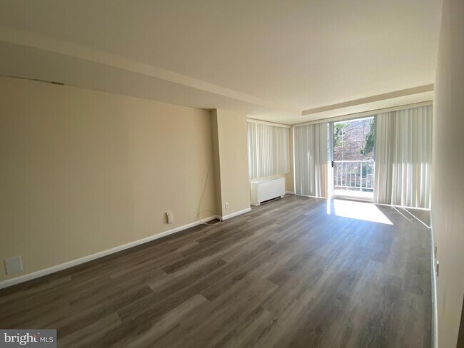 Building Photo - 301 N Beauregard St
