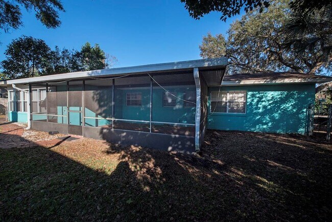 Building Photo - 640 Roberta Ave