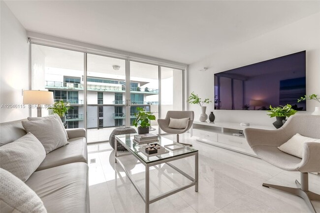 Building Photo - 5757 Collins Ave