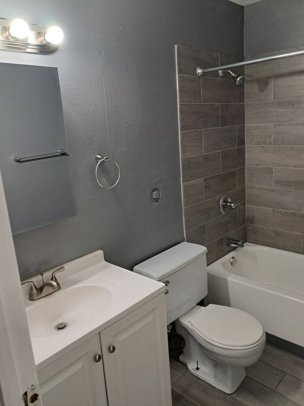 Building Photo - 1425 N Yosemite St