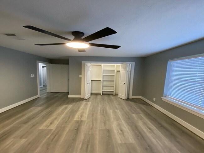 Building Photo - 12803 Cloverwood Dr