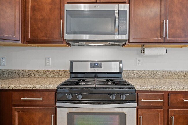 Building Photo - 1709 Shady Oaks Dr