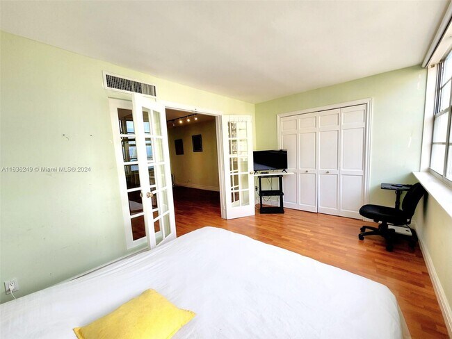 Building Photo - 250 174th St