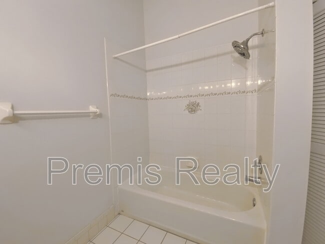 Building Photo - 642 Weathersfield Dr
